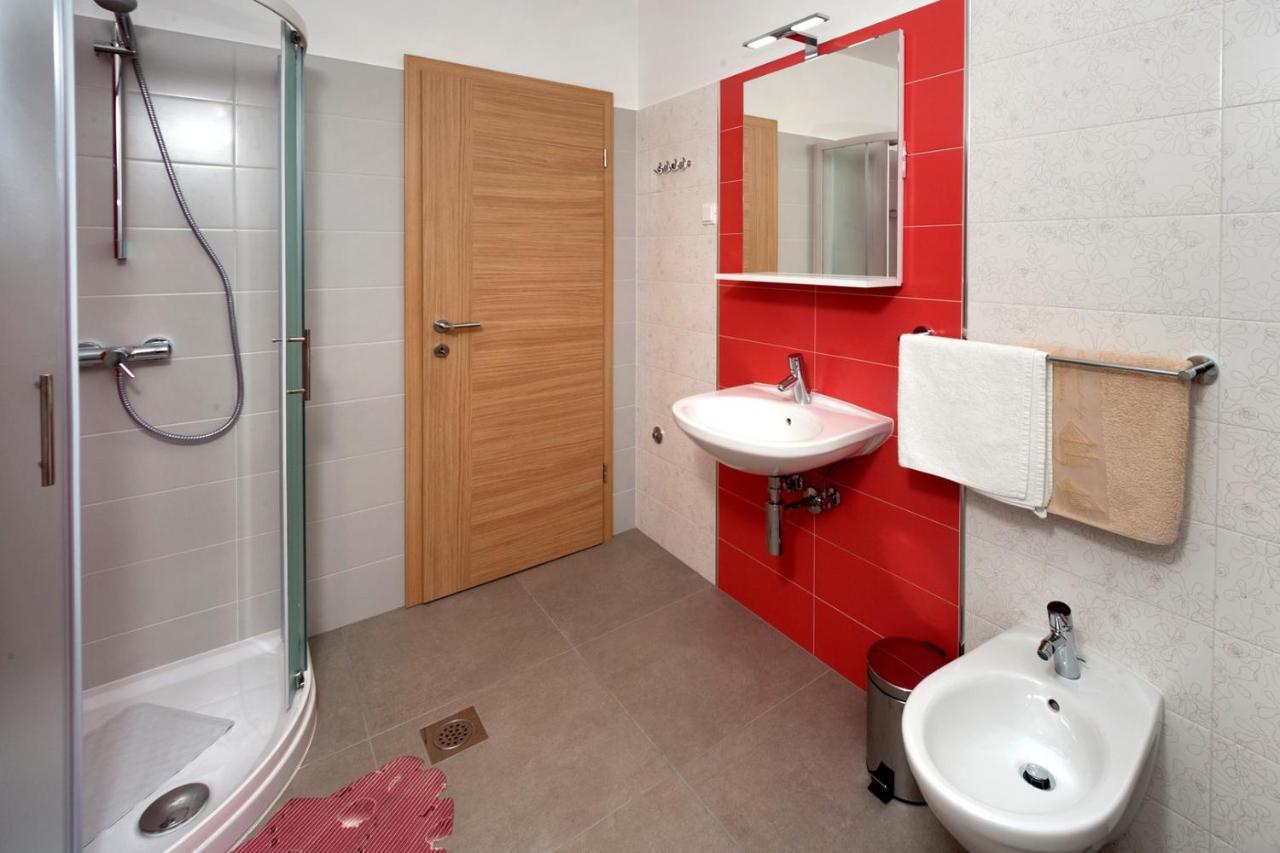 Apartments Beakovic โปเรช ภายนอก รูปภาพ